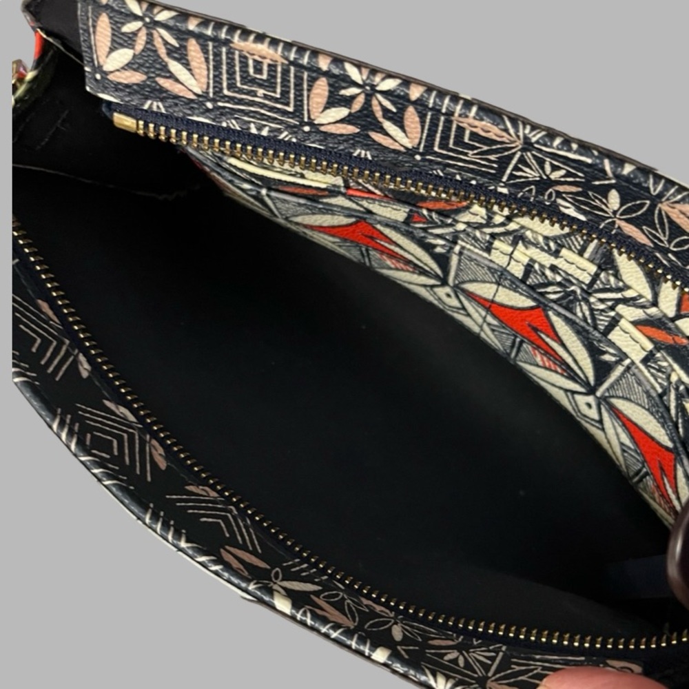 Tory Burch Red and Navy Crossbody Bag with Geometric Design - Picture 6 of 9